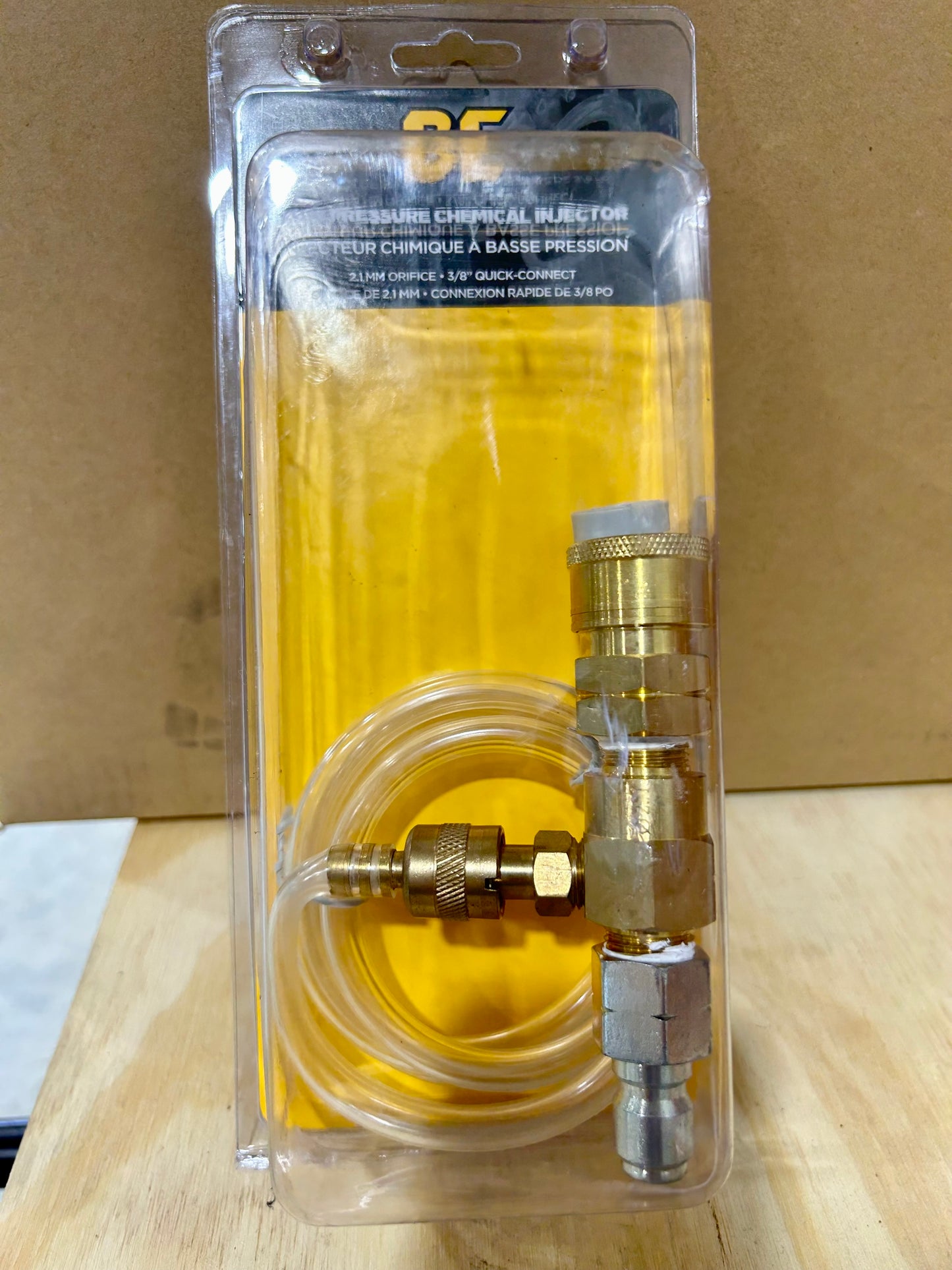 Low pressure soap injector