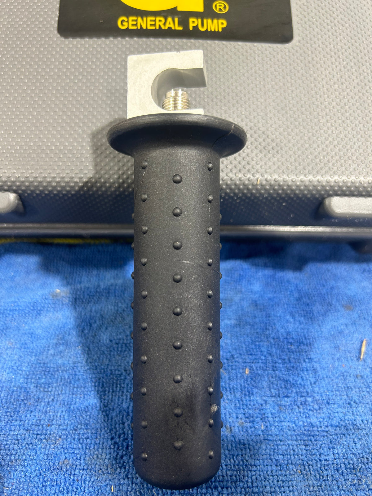 Side handle for wand